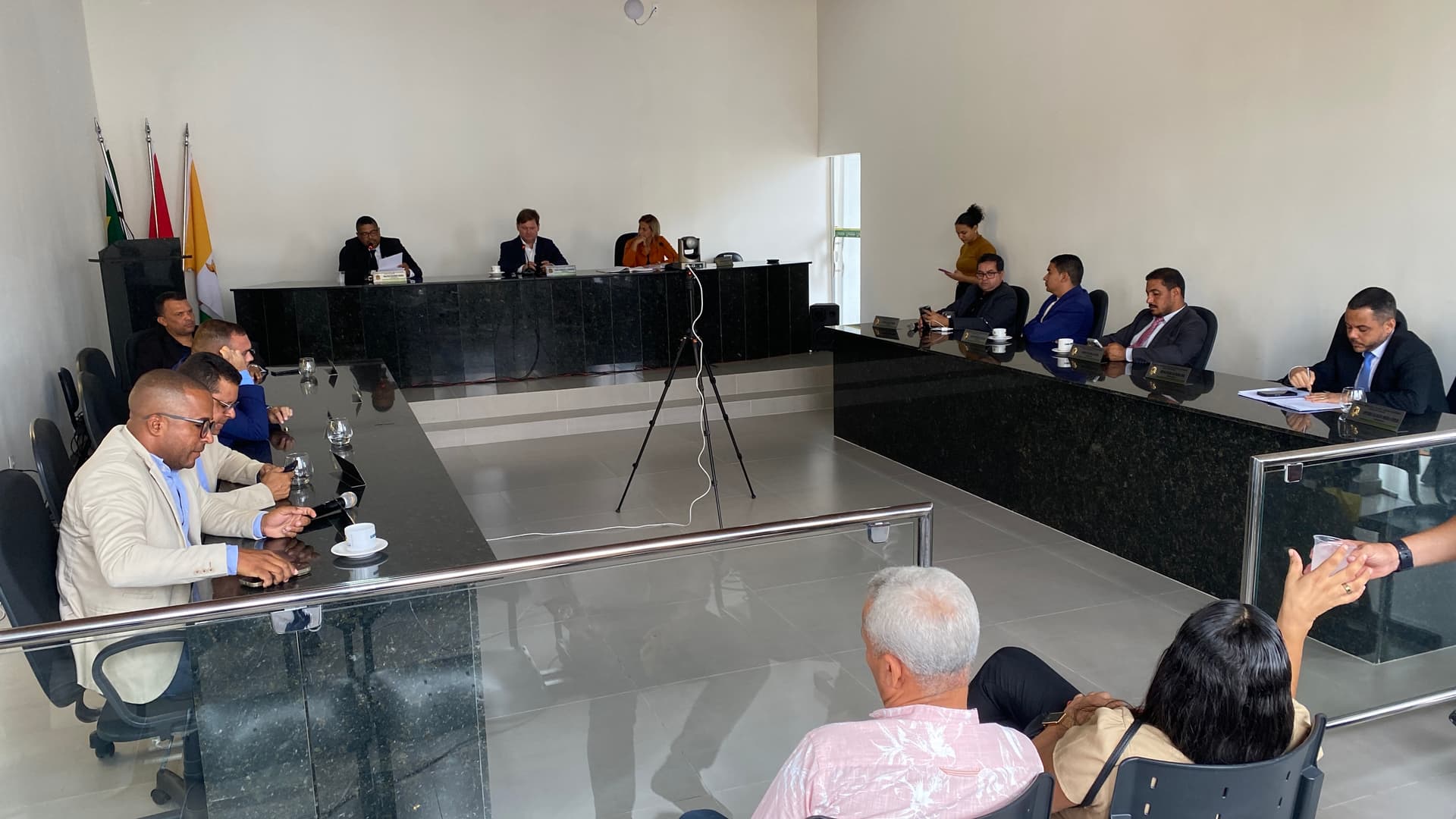 Imagem da notícia: Câmara realiza 2ª Sessão Ordinária e debate demandas do município